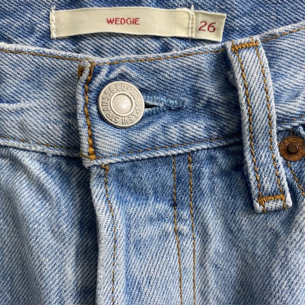 Levi’s Wedgie Fit Jeans ✦ Distressed Vintage Wash Straight Leg 26 - Picture 3 of 8